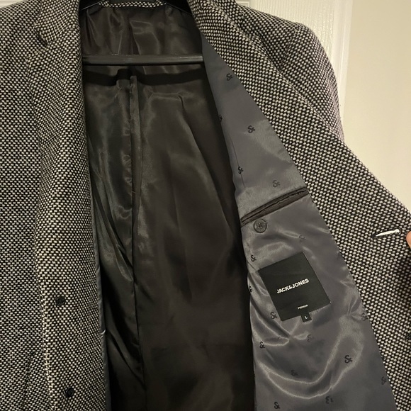 Suit coat - Picture 2 of 2